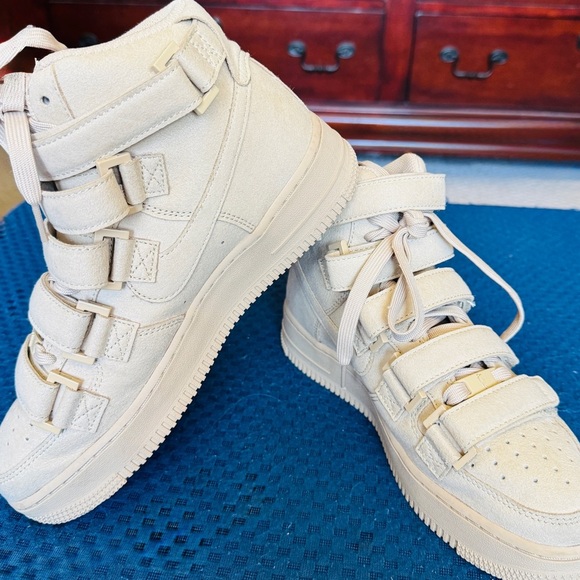 NWOT Nike Women Air Force 1 High DM7926 200 Billie Eilish Size 6 - Picture 5 of 9